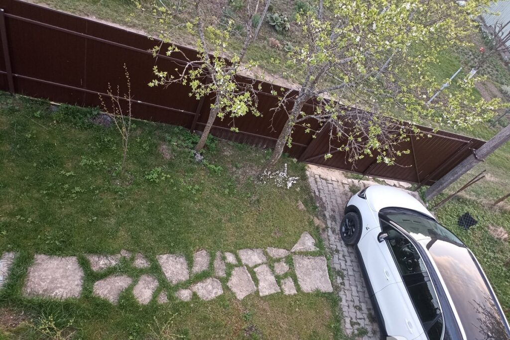 Смотрим уютную дачу недалеко от Минска. Рядом лес и удобная логистика
