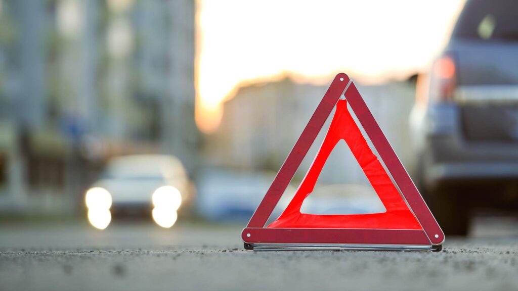 В Крупском районе произошло столкновение грузовика и микроавтобуса