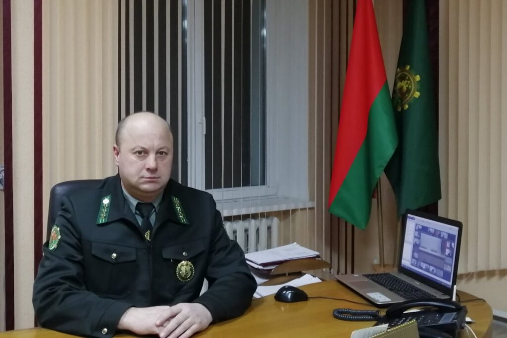 директор