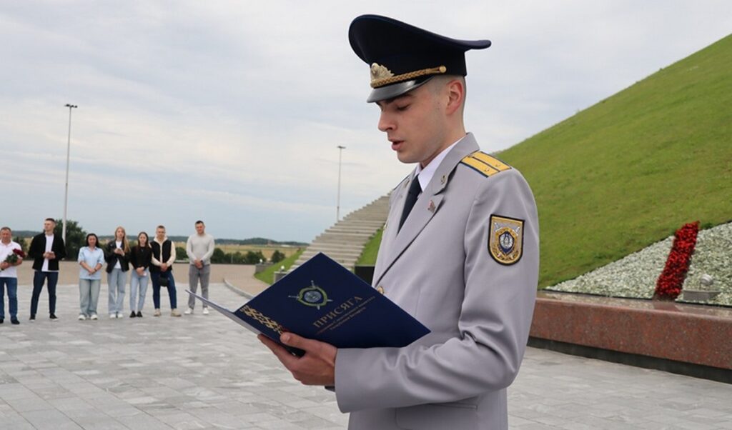 «Готов стоять на страже закона»: молодые следователи Минской области присягнули на верность Родине