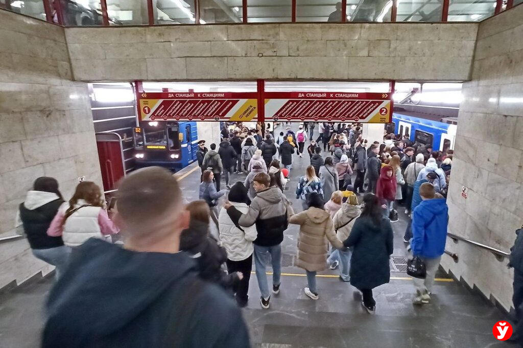 Минский метрополитен попросил заранее купить жетоны и проездные