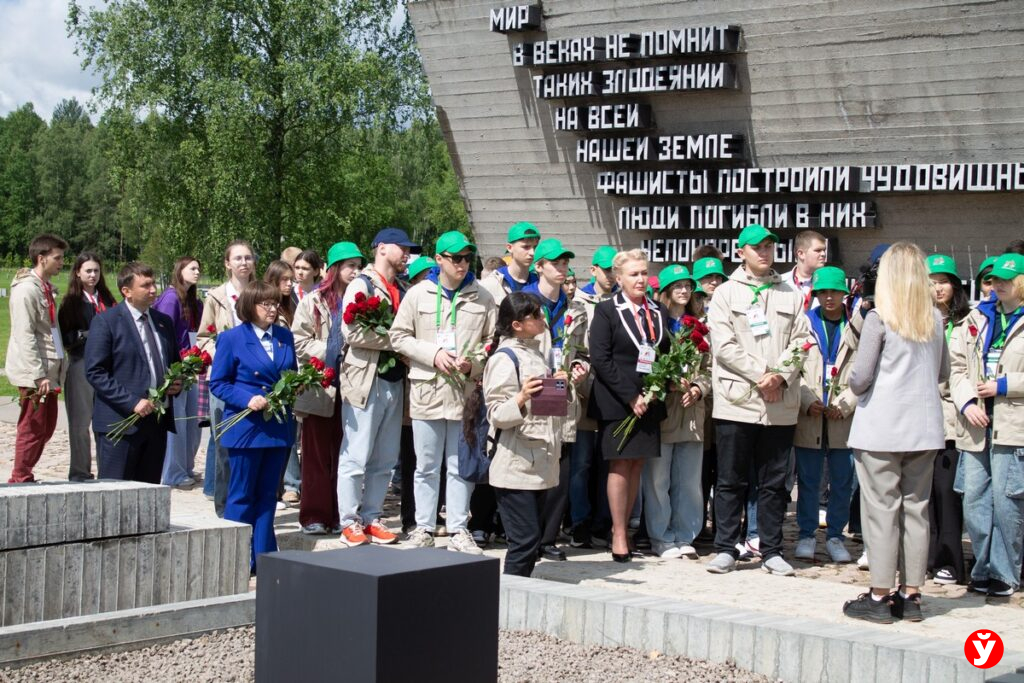 История через поколения: участники проекта «Поезд Памяти» посетили Хатынь