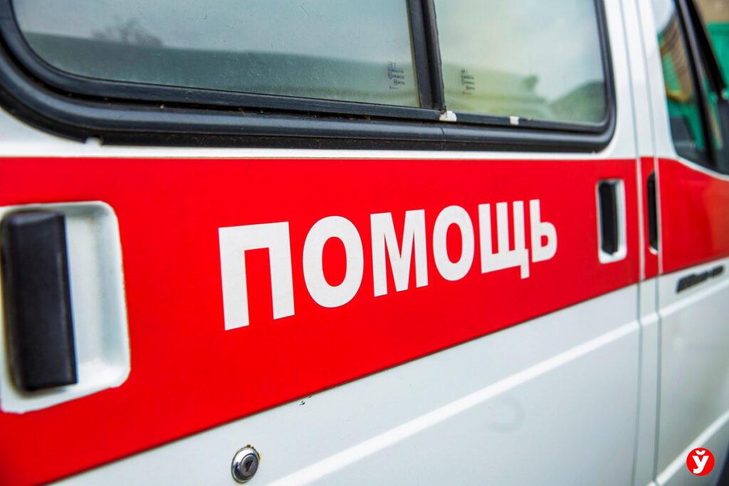 Двухлетний ребенок в Минском районе выпил средство для снятия лака и попал в больницу
