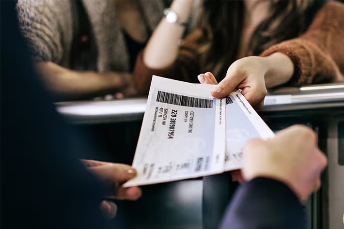 Flydubai приостанавливает рейсы в Минск: как белорусам быстро вернуть или обменять билеты