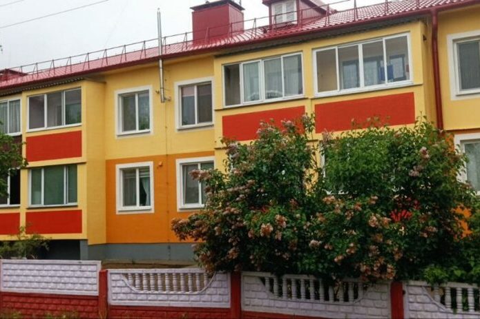 Крышу дома в Чуденичах Логойского района привели в порядок