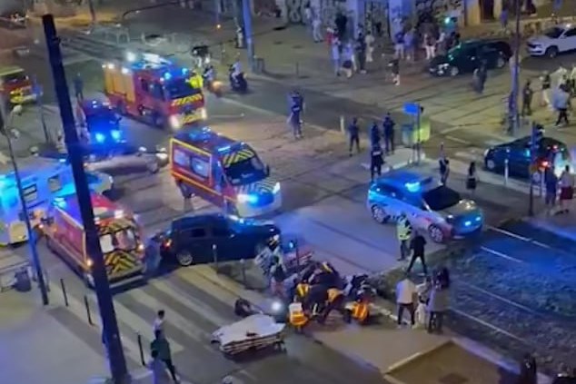 Во Франции мужчина въехал в толпу футбольных фанатов