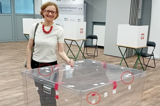 «Фантик» вместо защиты: в Польше клеят бумажные пломбы на урны