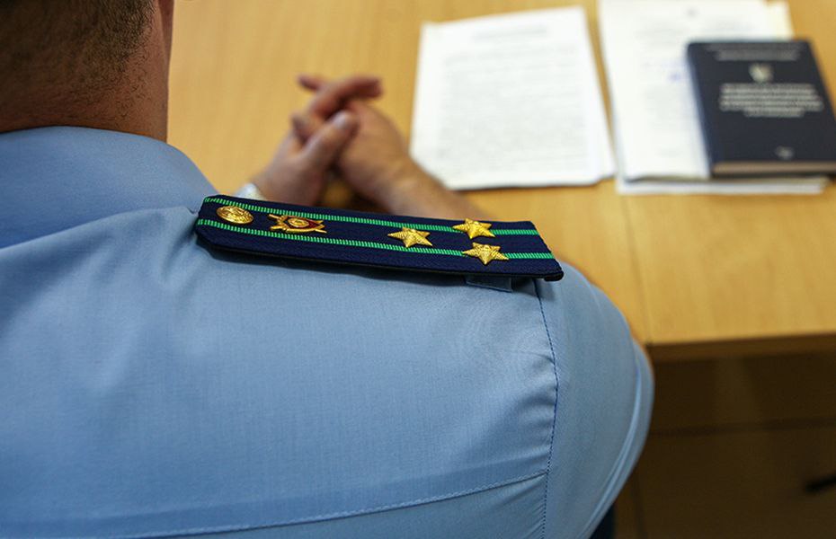 Полтора года колонии получил житель Дзержинского района за нападение на милиционера