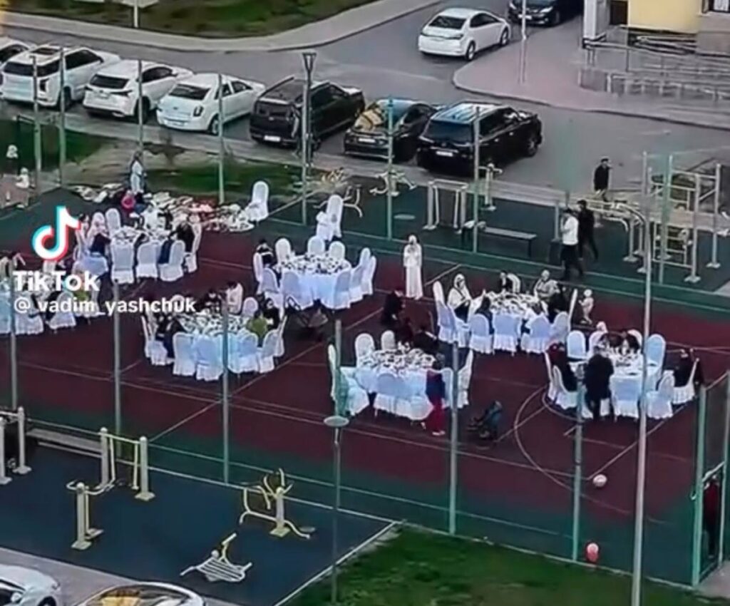 Свадьба на корте вызвала шквал критики в TikTok