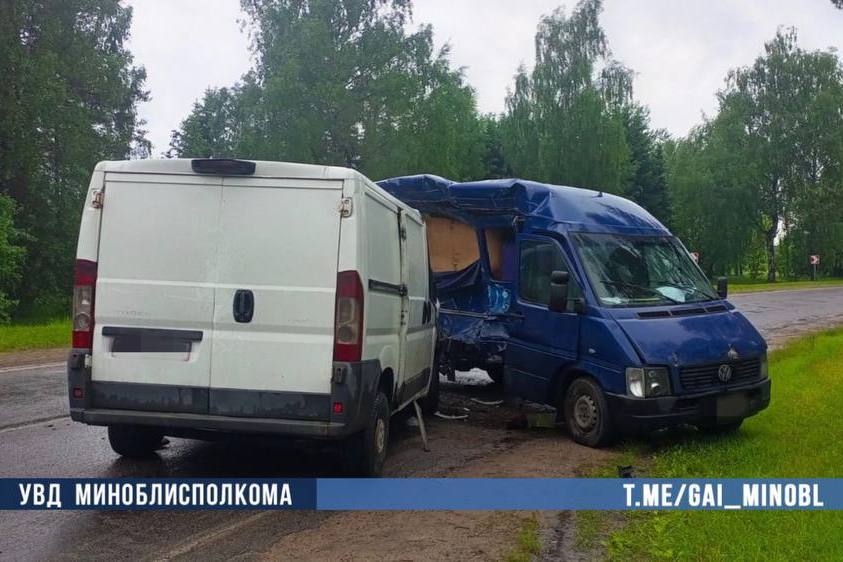 В Узденском районе столкнулись два автомобиля — пострадал водитель Citroen