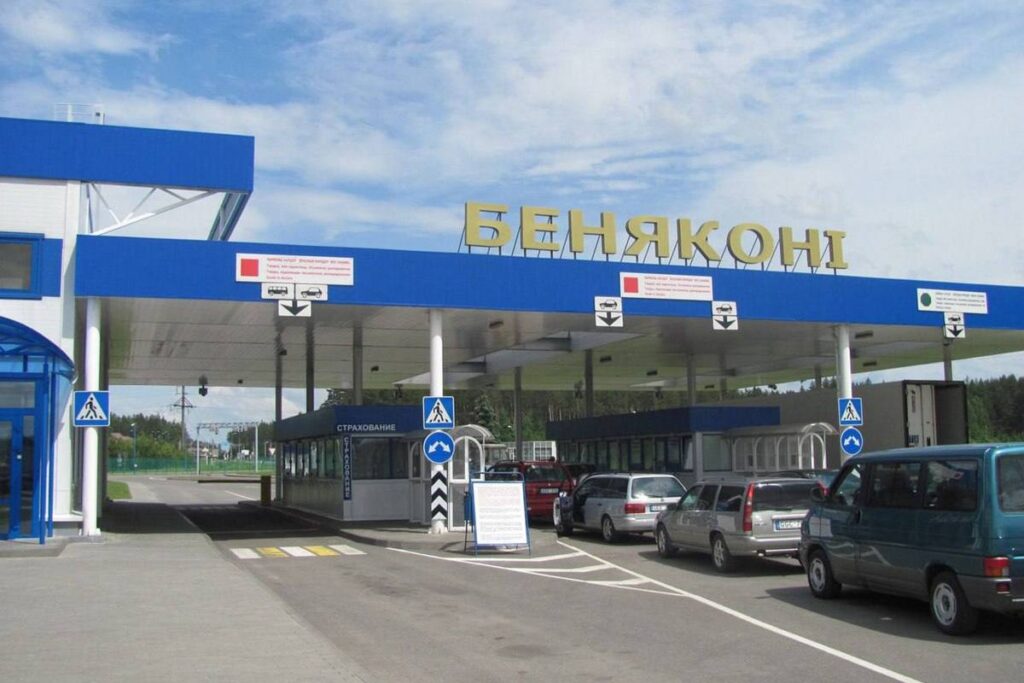 В пункте пропуска «Бенякони» ремонтируют дорогу