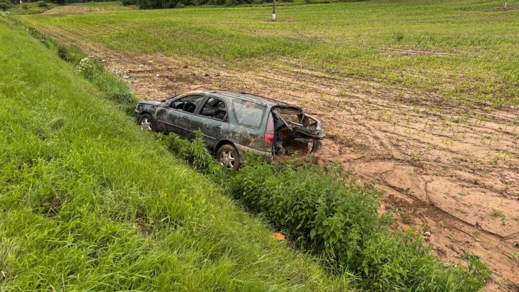 Автомобиль опрокинулся в Логойском районе — водитель в больнице