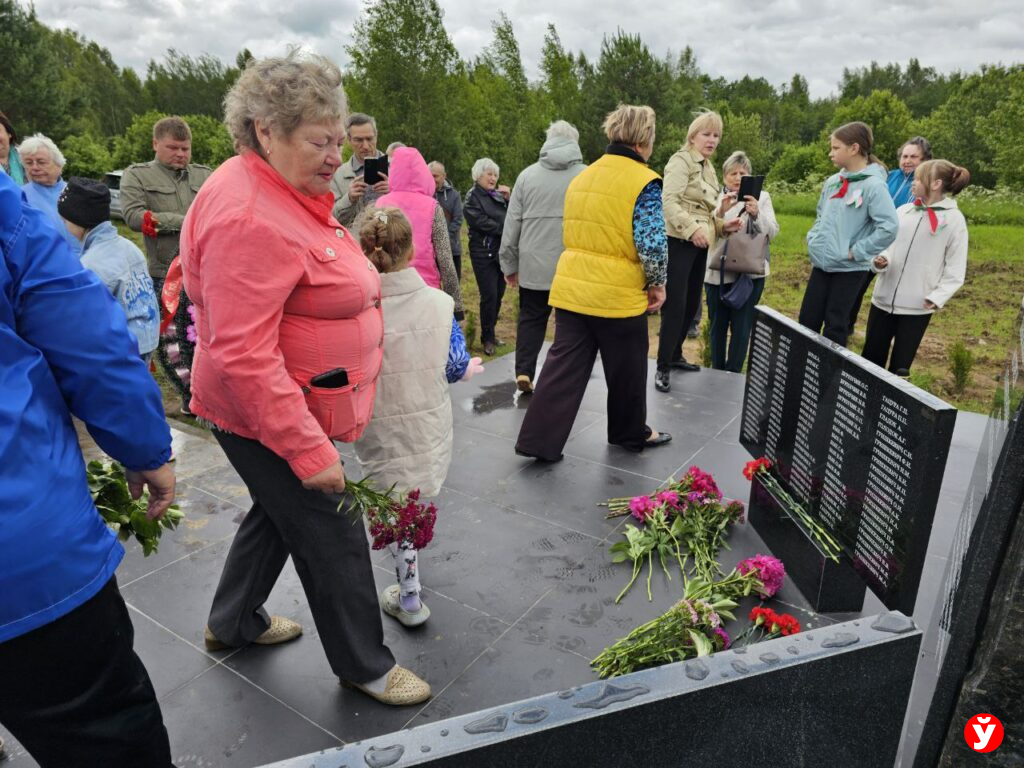 Вблизи деревни Лютец Борисовского района обновили памятное место