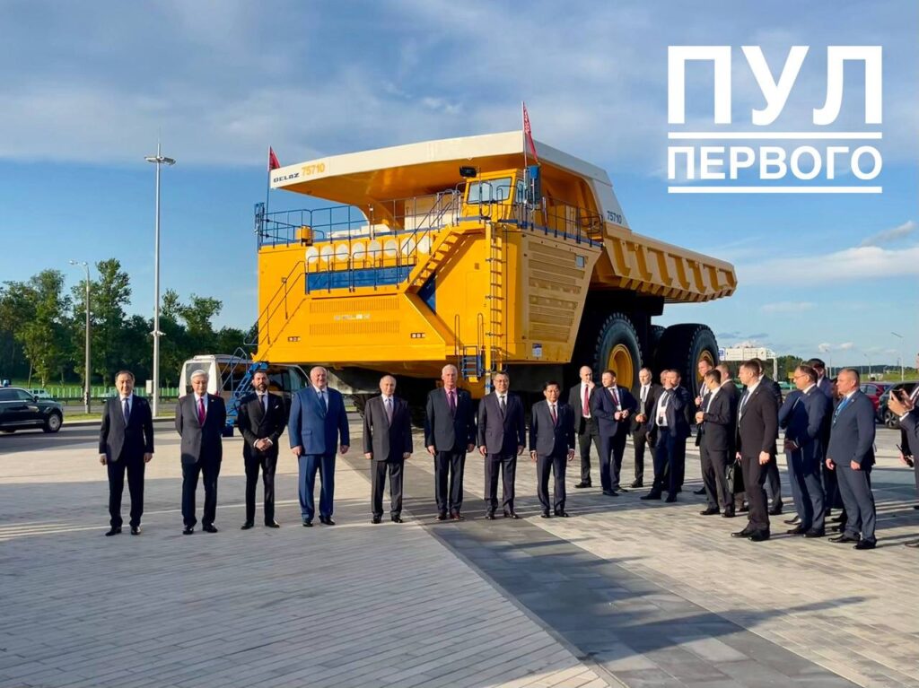 Лукашенко показал лидерам стран ЕАЭС самый большой БЕЛАЗ