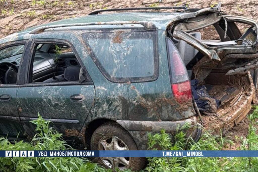 Водитель опрокинулся под Логойском — он в больнице