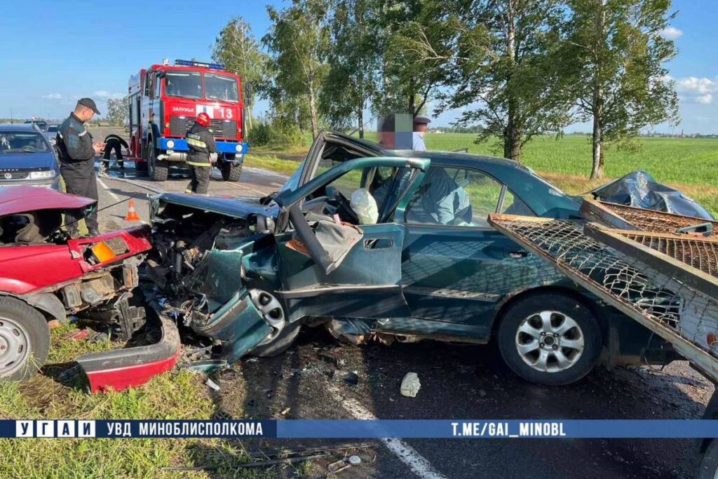 В Стародорожском районе столкнулись два авто из-за опасного обгона — есть пострадавшие