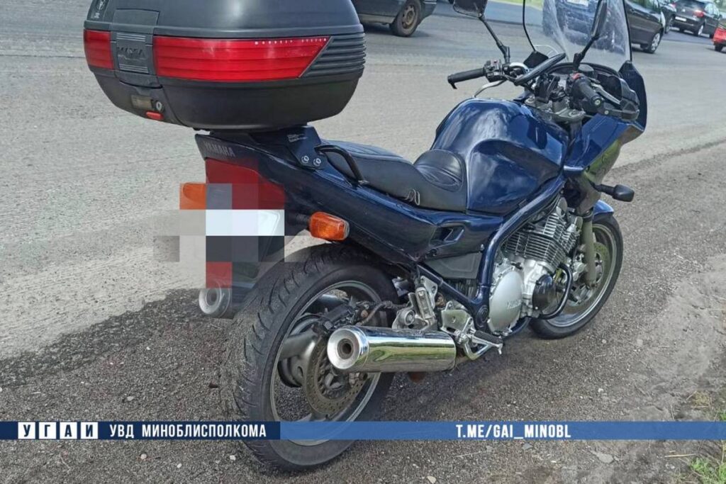 В Дзержинском районе мотоциклист не справился с управлением