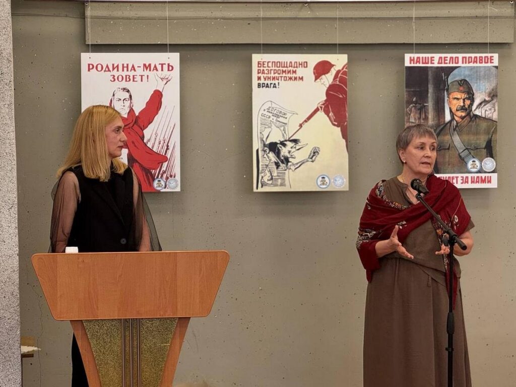 Мост между культурами: в Полоцке прошла выставка и передача книг от Дома русского зарубежья