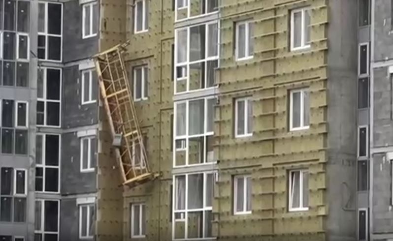 В Мачулищах сорвалась люлька со строителями: один погиб, второй в реанимации