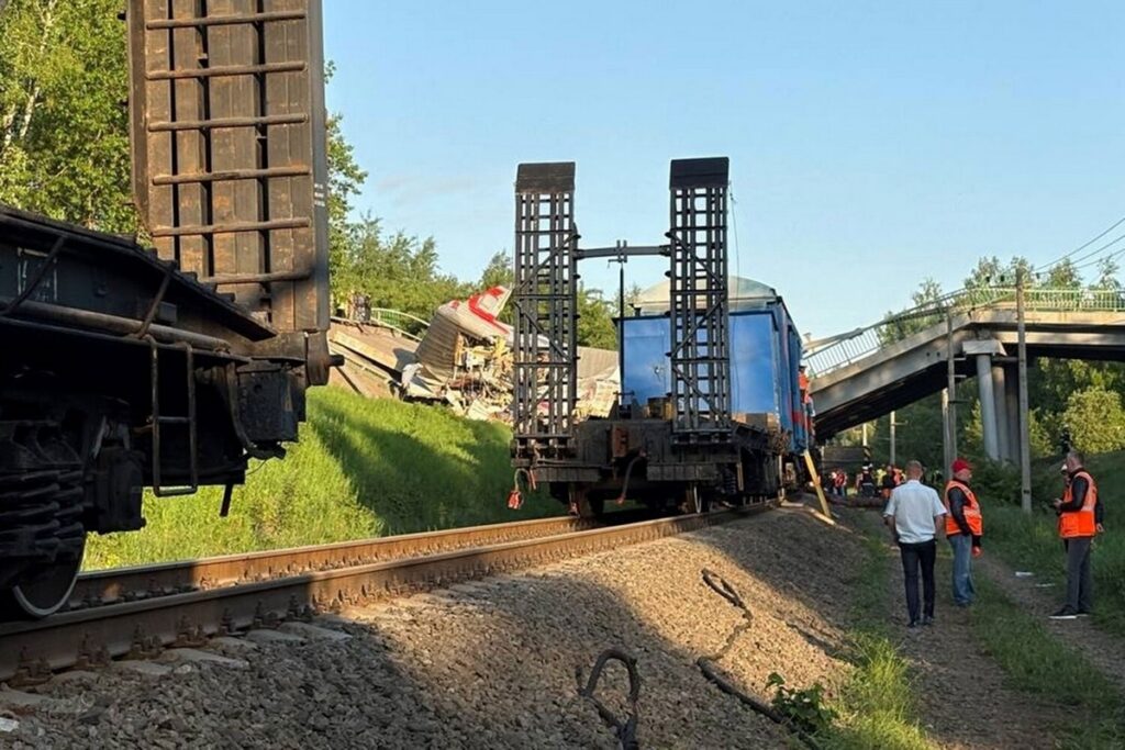 Стало известно о втором за сутки происшествии с поездом в Брянской области