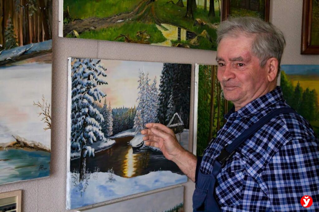 Художник-самоучка, который переехал в Беларусь, мастерски копирует Шишкина и пишет свои работы