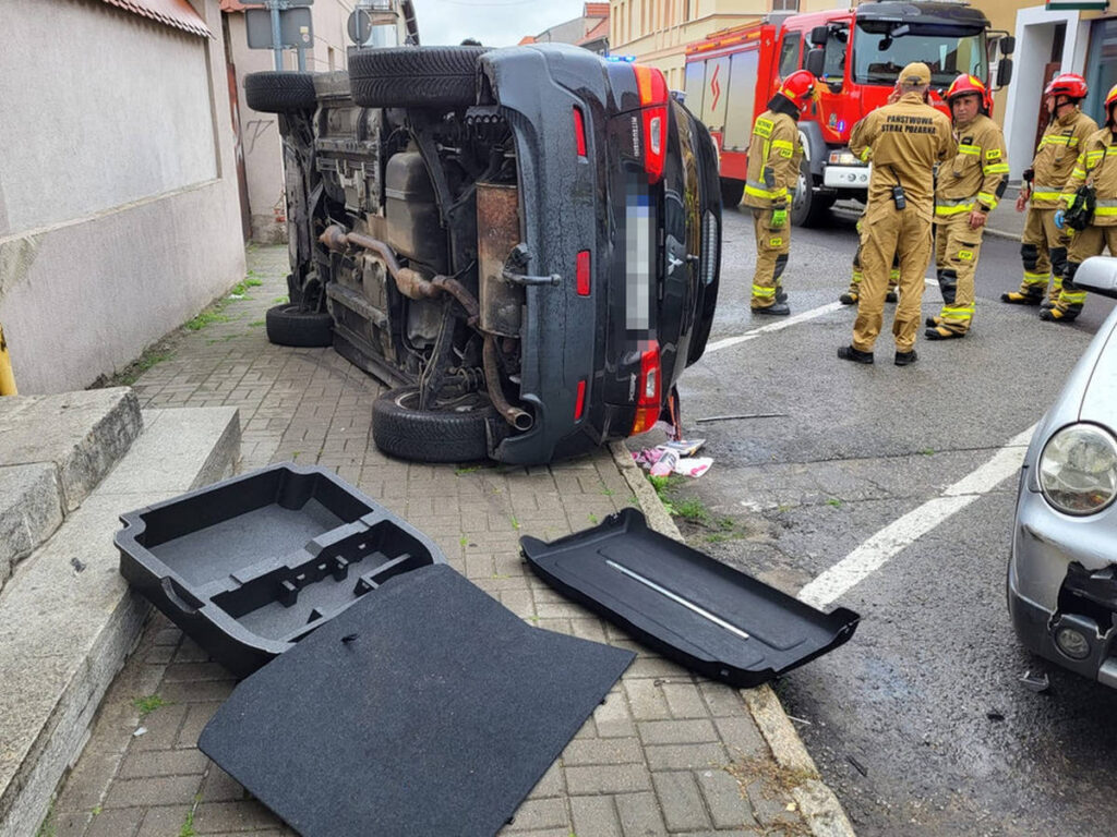 В Польше автомобиль врезался в толпу людей, среди пострадавших есть дети