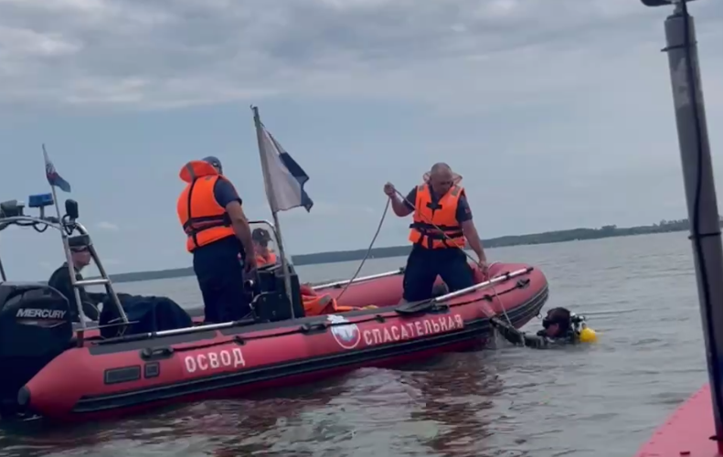 На Заславском водохранилище ищут мужчину, упавшего с яхты