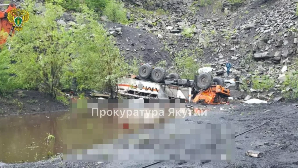 Трагедия в Якутии: автобус упал с 25-метрового обрыва — 13 погибших, десятки пострадавших