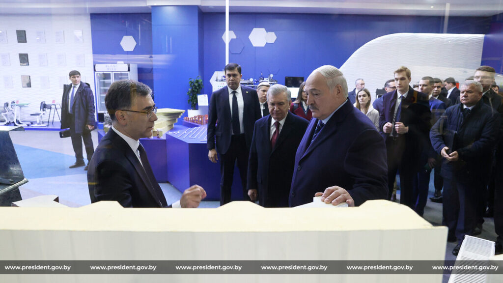 Лукашенко высоко оценил международный авторитет Узбекистана
