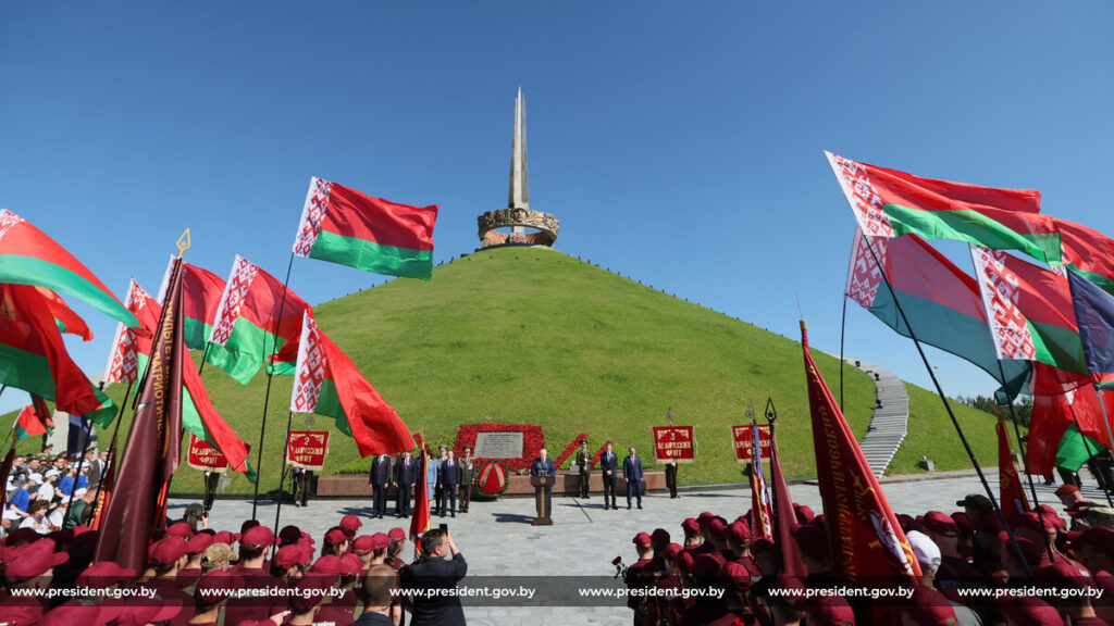 «Шел к вам 11 лет»: курсант из Украины поблагодарил Лукашенко
