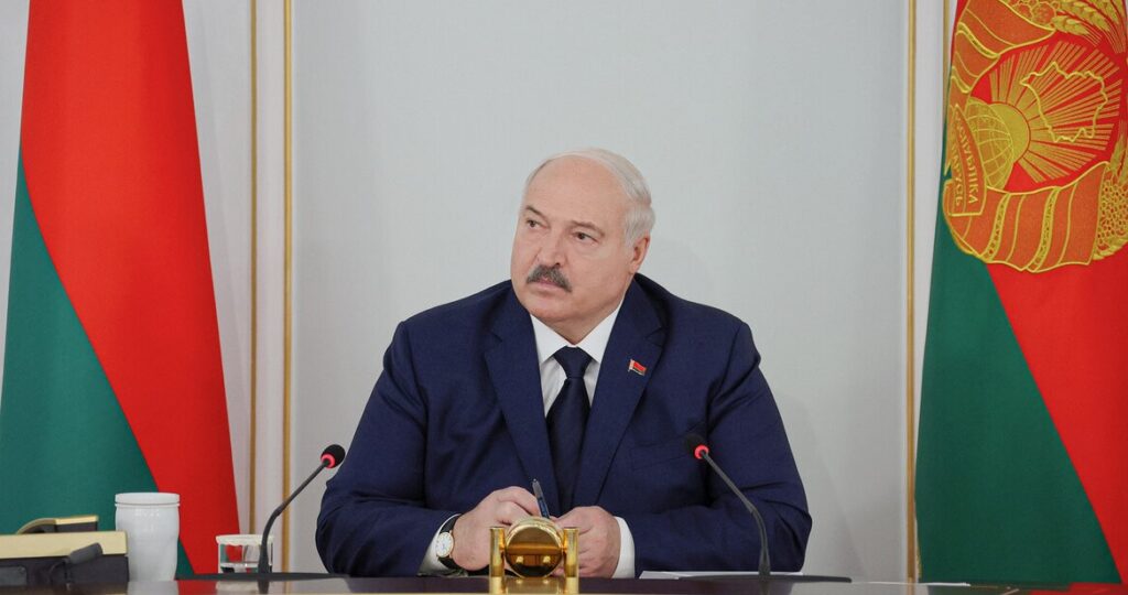 Хватит зевать! На что нацеливает Лукашенко вертикаль власти и общество