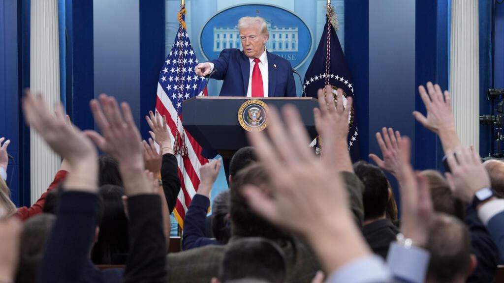 Трамп против СМИ: кто одержит победу?