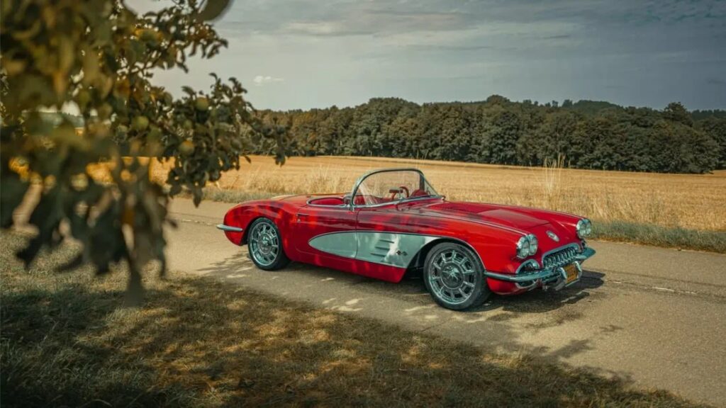 В Европе из спорткаров собрали Chevrolet Corvette первого поколения