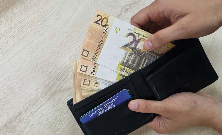 Шесть работников из Воложинского района получили зарплату за апрель после вмешательства прокуратуры