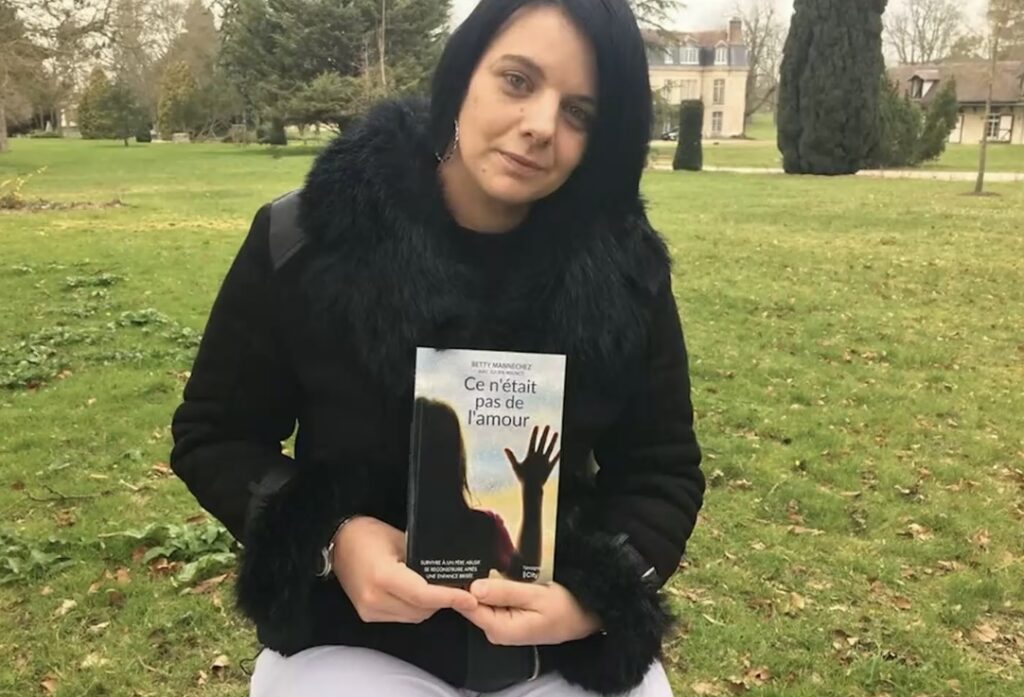 Бэтти с книгой