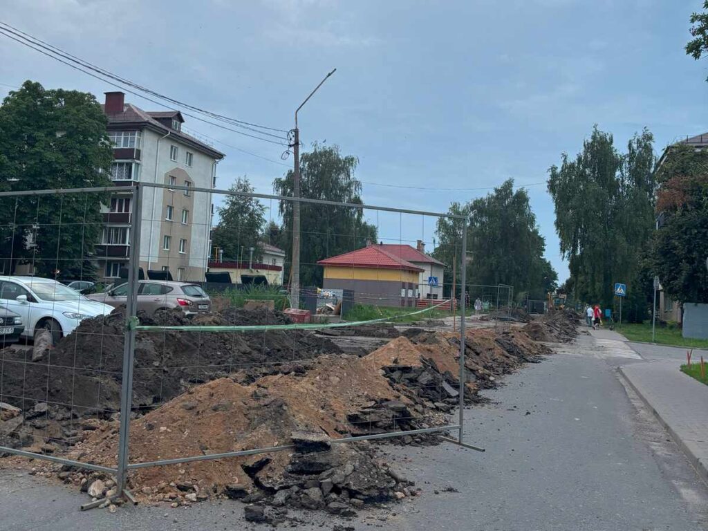 В Слуцке перекрыли улицу Парижской Коммуны