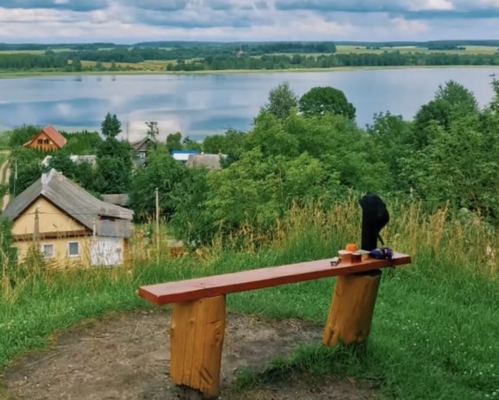 Самая инстаграмная лавочка Беларуси найдена в Мядельском районе