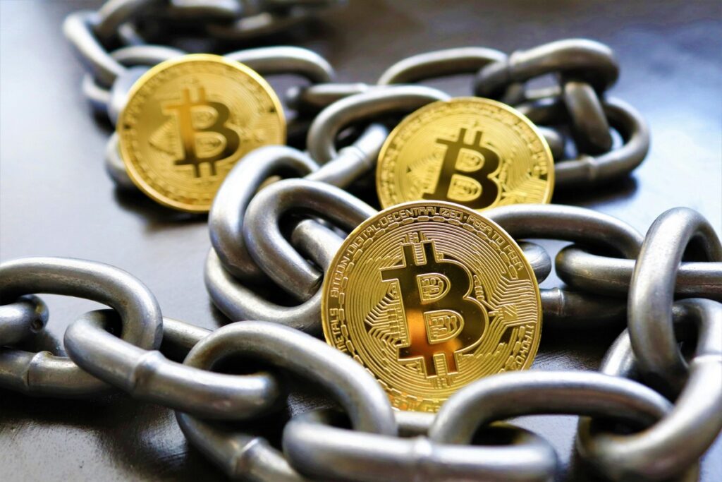 Биткоин, альткоины и риски: что ждет крипторынок во второй половине 2025 года