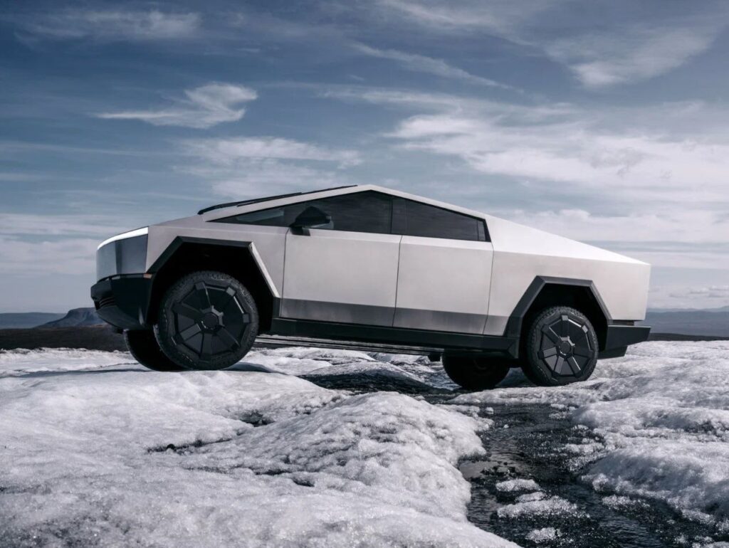 Продажи Tesla во всем мире упали, а в Китае выросли