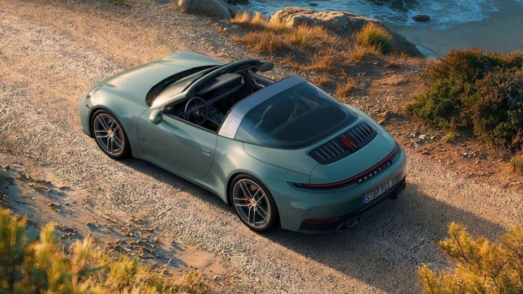 Обновленный Porsche 911 обзавелся тремя новыми версиями с полным приводом