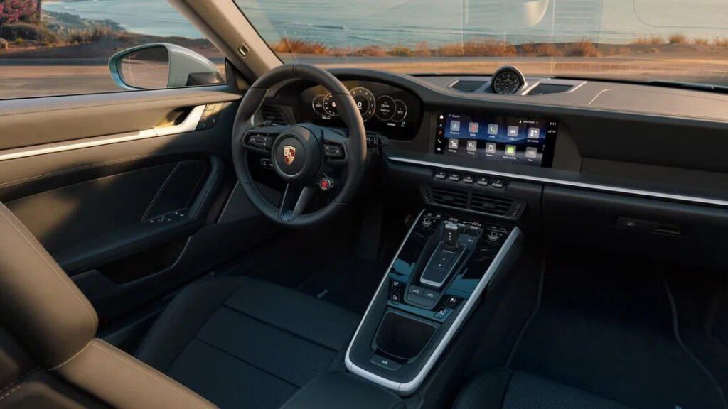 Обновленный Porsche 911 обзавелся тремя новыми версиями с полным приводом