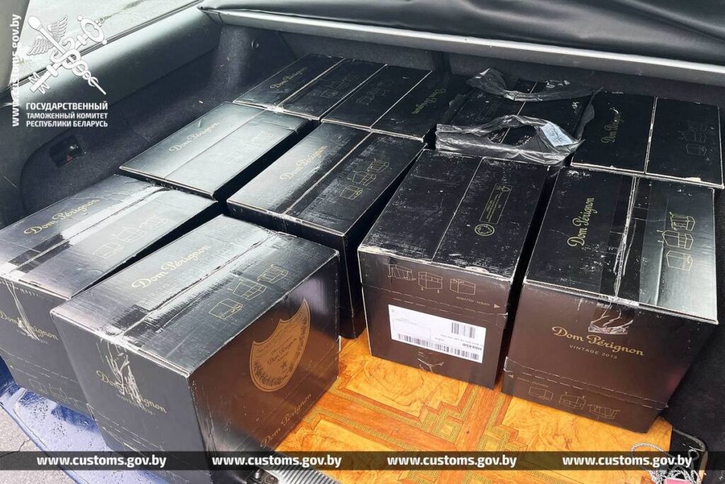 Вез шампанское на 118 тысяч: таможенники задержали авто с нелегальным алкоголем