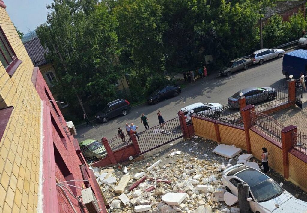 В Курске в многоквартирном доме взорвался бытовой газ: есть пострадавший