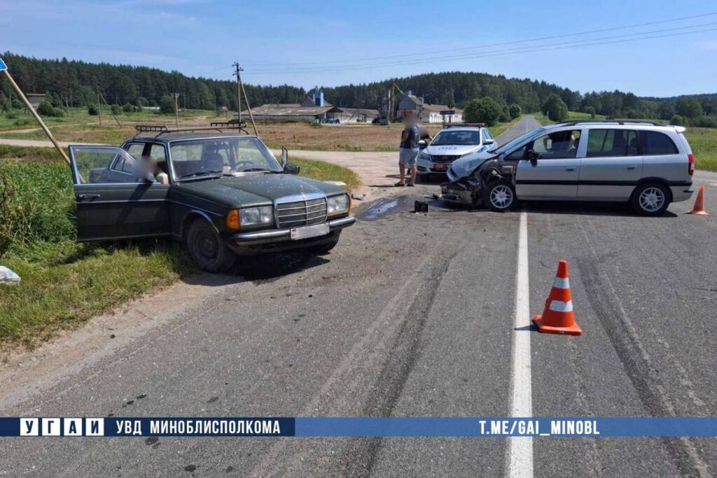 В Молодечненском районе столкнулись два автомобиля: пострадала пассажирка