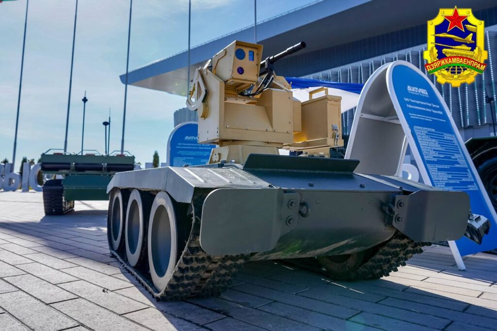 Белорусские боевые роботы «Адунок» защищают солдат на поле боя: новинку показали в Госкомвоенпроме