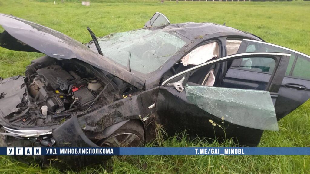 Под Несвижем каршеринговый Opel вылетел в кювет — девушка-пассажир в больнице