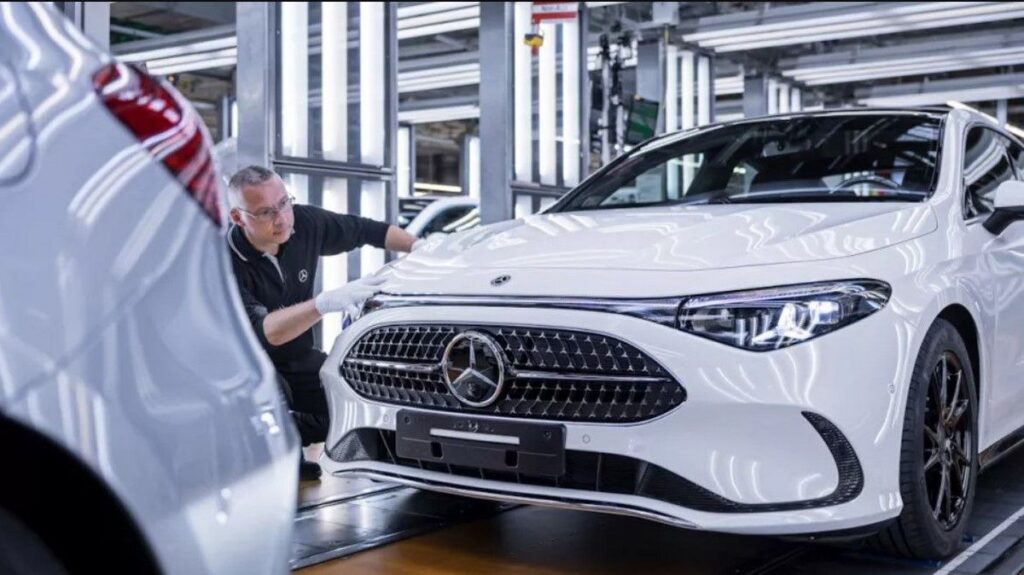 Mercedes-Benz не справляется со спросом на новый электроседан CLA