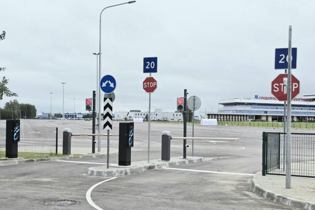 Платная парковка P3 у аэропорта Минск снова открыта. Что по ценам?