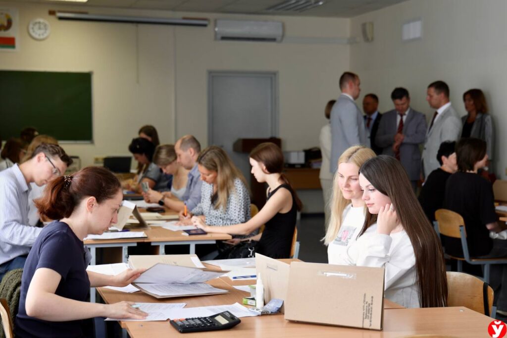 Белорусские колледжи начали прием документов у абитуриентов
