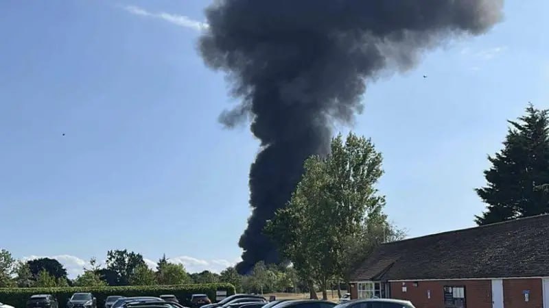 Самолет взорвался при взлете в аэропорту Саутенд: эвакуированы близлежащие клубы, работают спасатели